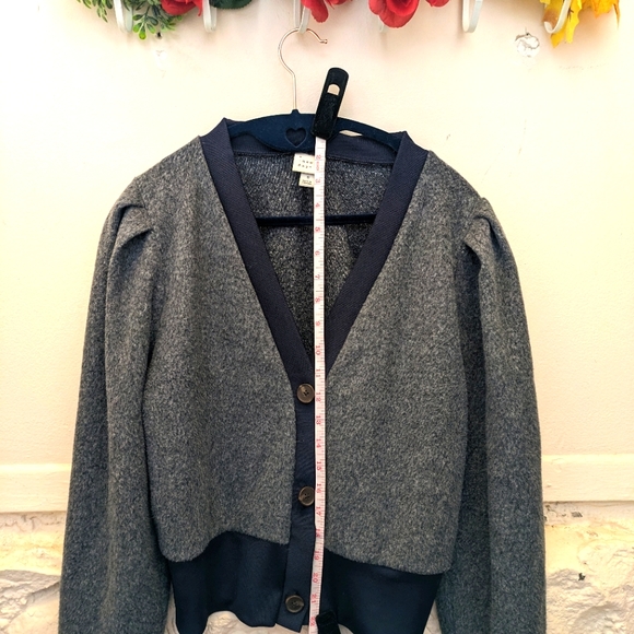 Cardigan - Picture 2 of 5